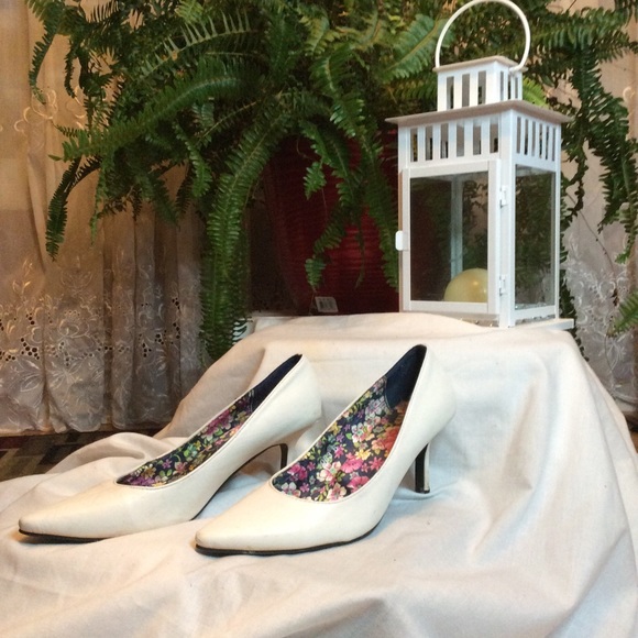 SHOES... - Picture 6 of 11